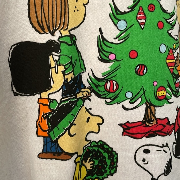 NWOT Peanuts Graphic Cropped Sweatshirt w/Classic Xmas scene, size Large - Picture 4 of 9